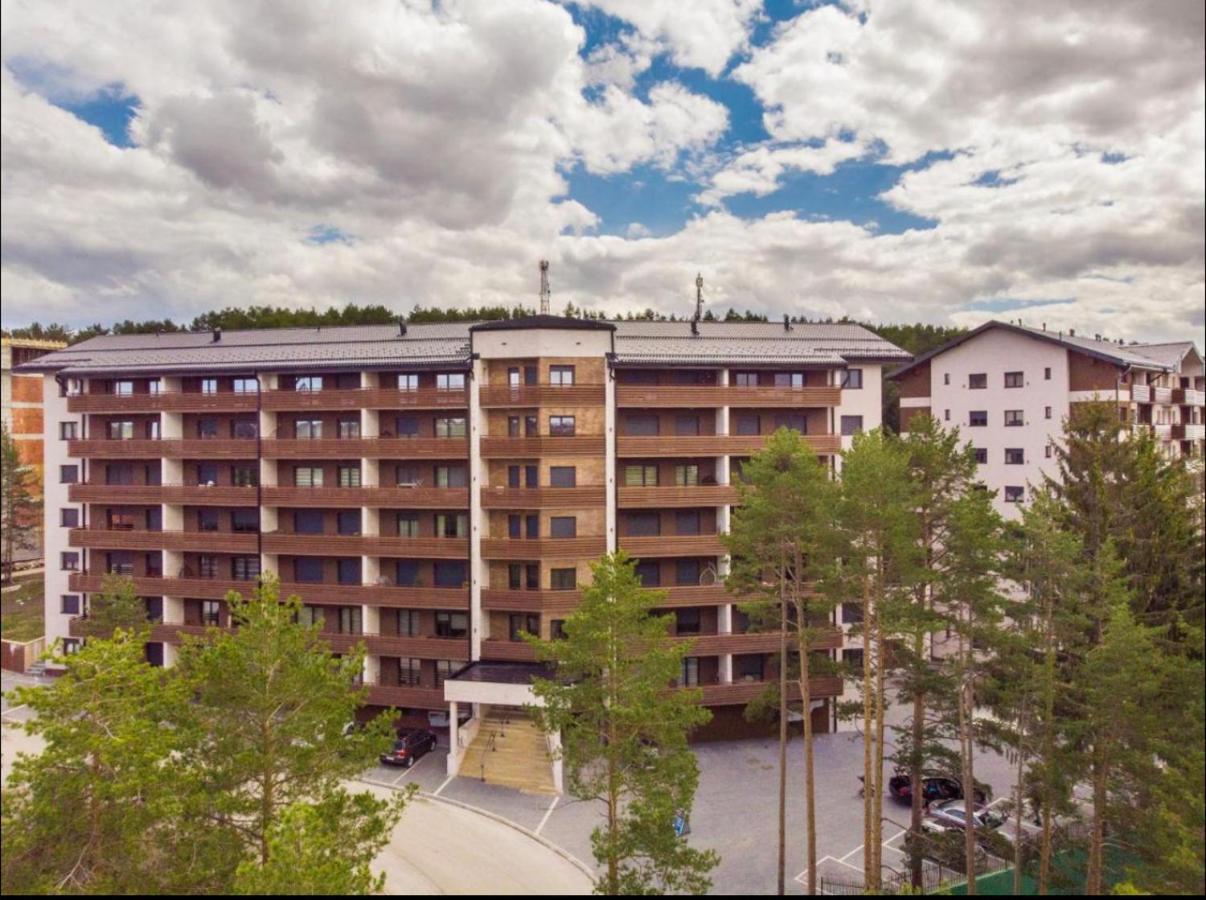 Vila Pekovic, Pine Trees View Apartment With Big Balcony In The Center Of Zlatibor! Zewnętrze zdjęcie